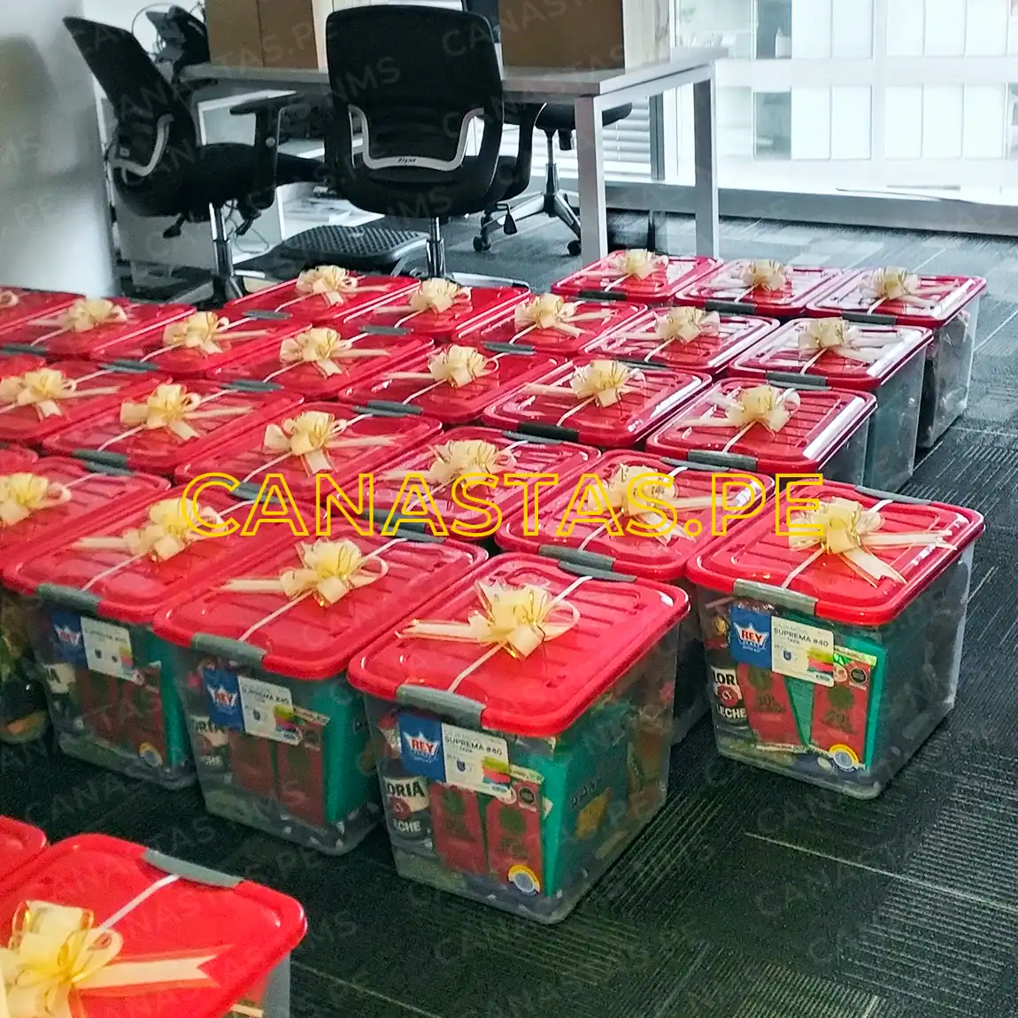 Canasta de navidad empresarial para celebraciones de fin de año en Perú.